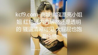 六月新流出❤️大学城附近女厕 全景后拍带宠物狗上厕所的少妇狗狗听话在门口等待