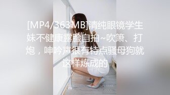 浴室偷拍边看综艺节目一边洗澡的大波妹