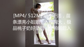 女友清纯外表下的卖力口交，反差