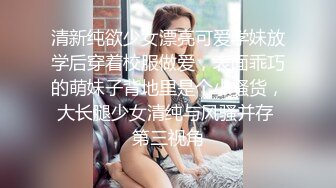 烫发苗条少妇女上位被老公无套操逼，清晰进出阴道