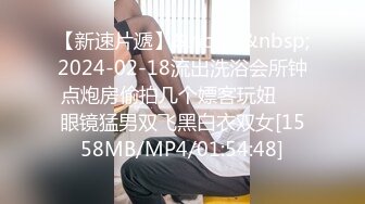 三个年轻小伙，大战一女，一个一个轮换着来，啪啪操逼做爱