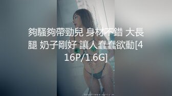 原版2021首发小骚妇无精打采的玩着手机