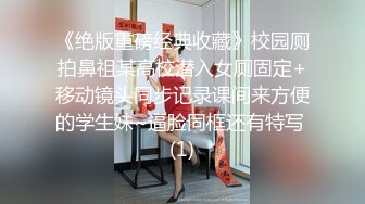 哺乳期的小奶妈全程露脸挤奶水给狼友看，大黑道具插进逼里不停搅拌