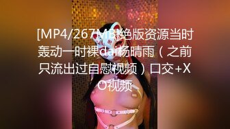 商场女厕全景偷拍牛仔裤,美女的极品微毛小粉鲍