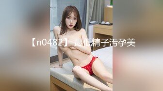 良家小少妇漏着骚奶子边吃饭边跟狼友发骚，揉奶摸逼自慰呻吟