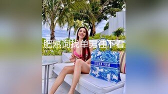 跟骚逼少妇玩个车震，这娘们好骚啊露脸让大哥玩逼无套抽插，大鸡巴干着还要自己拿道具玩阴蒂，高潮喷水好湿