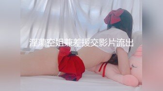 小公园里衣服都没来的及脱