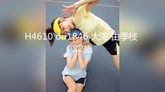 潜入写字楼偷拍长发美女水润粉嫩的小穴屌都大了