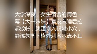 一堆道具漂亮眼睛毛毛浓密美女，翘起屁股黄瓜后入抽插，掰穴特写湿哒哒茄子插入，炮击手指抠逼高潮喷水