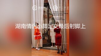 旅游区女厕全景偷拍多位美女嘘嘘 各种美鲍鱼完美呈现 (1)