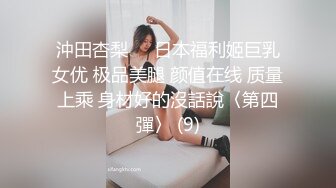 出租屋窗外潜伏偷窥邻居年轻妹子洗澡身材苗条就是奶子小了点