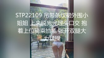 女神级纯纯气质小美女，穿着白T恤裙装，笔直美腿活力肉体看的心跳加速，观音坐莲互相抱紧缠绕大力猛操【水印】