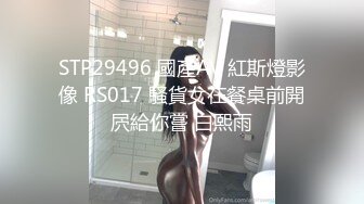 红唇粉穴极品妹子性感情趣装激情啪啪，拨开内裤揉搓粉嫩逼逼，翘起大屁股口交看着就想操，上位骑乘抬腿侧入抽插