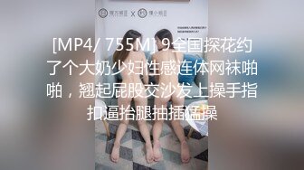 [MP4/ 1.23G] 美丽少妇让摄影师玩弄后 大鸡巴插得白浆四起玩3P