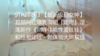 找个按摩女上门服务，扒下大哥裤子撸大鸡巴深喉口交