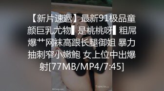 跟骚货女友在她家做爱