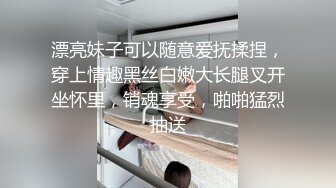 《云盘高质㊙️泄_密》露脸才是王道！大学骚妹子与男友不雅自拍流出~无套后入疯狂进出~光屁屁二传丢垃圾热情如火的反_差