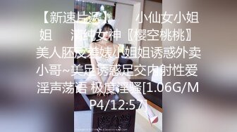 淫荡指数9分此女太骚了，吸吮大屌很陶醉，美臀上上下下，很敏感流了好多白浆