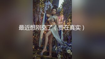 把来拜年的姐姐拉进厕所给操了，先口爆再后入，外面全是亲戚