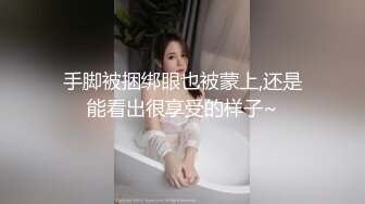 巨乳な人妻のナマ着替えを覗いていたら 奥さんのほうから窓ガラスにデカパイ押し付けて誘惑してきた！