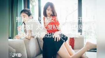 商城广场跟随抄底漂亮美少妇 为了这只美屁屁我跟了一公里 还是没看够 骚丁卡屁屁一晃一晃真诱人