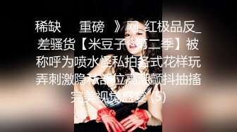 晚上城中村近距离偷窥合租房姐妹洗澡哈哈眼镜妹子估计视力不好面对面都没有被发现