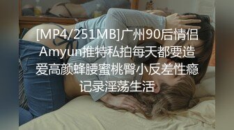 【极品反差婊】刚结婚的反差女同事，很骚的母狗，在她家被黄毛怒艹，十分刺激！ (1)