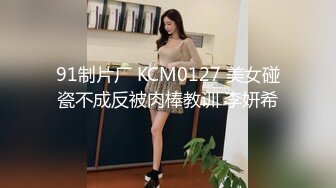 美乳大奶眼镜娘,躺下就可以享受,主动坐上来去动,奶子被干的甩来甩去,口暴吃静液