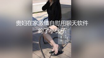 顶级淫乱现场性爱大轰趴！OF极品刺青母狗alicewonder付费福利②，有男有女有人妖，一群人大乱交 (2)