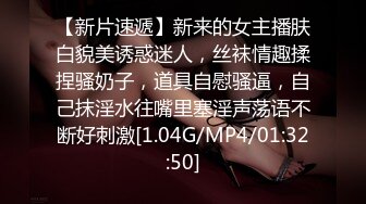 商城跟随偷窥跟同学逛街的Jk学生美眉 小内内紧紧包着小屁屁好诱惑