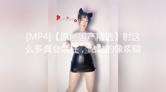 人气小妖CD甜甜，穿着裙子、不穿内裤，小区楼道，石板凳上刺激露出，撸飞仙女棒，好害怕呀同时又好兴奋！