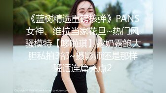 奶大屁股翘的风骚妹子一个人的精彩诱惑，软嫩的极品巨乳乱颤抖动揉捏，按摩棒蹂躏骚穴高潮