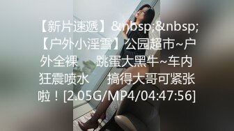 绿帽带妻子玩3p