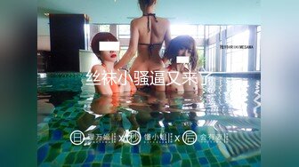 女仆装黄毛小妹深喉大鸡巴，让小哥抱在怀里揉奶抠逼，后入抽插无套爆草内射