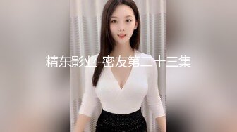 Ria 久留美让她最喜欢的两个仆人来帮助她抚摸湿透、颤抖的阴部。