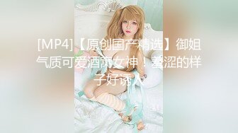 Stripchat站，淫荡骚女【qingqing】空姐制服诱惑，菊花骚穴双洞齐开，再加大黑牛，骑乘深插高潮喷水