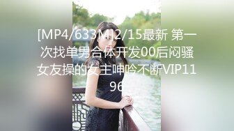 【极品稀缺 破解摄像头】JK风小姐姐更衣间拿手机自拍 多角度偷拍