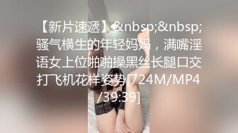 高颜值小姐姐女上位 表情看起来好淫荡哦