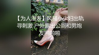 肉感十足丰满大奶美眉看着男士内裤意淫