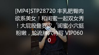 STP30034 极品尤物美少女！甜美乖巧妹妹！撩起小背心揉奶子，玻璃棒抽插骚穴，手指扣弄流白浆